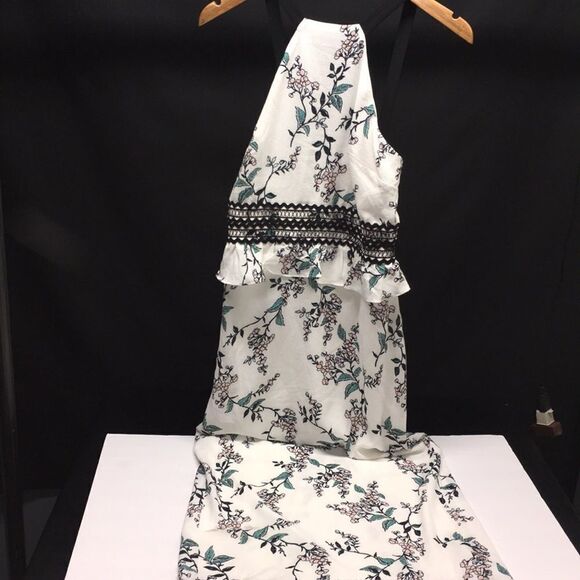 New Stylestalker
Kaylene Halter Floral Maxi Dress - Picture 2 of 5